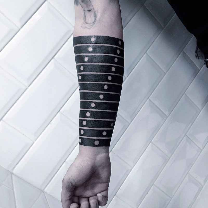 Tatuaje-Brazaletes-Blackwork