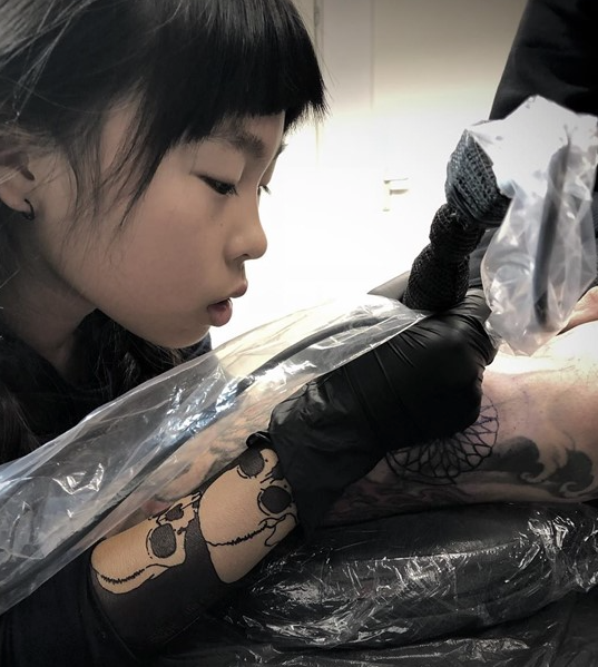 Noko tatuadora con solo 10 años