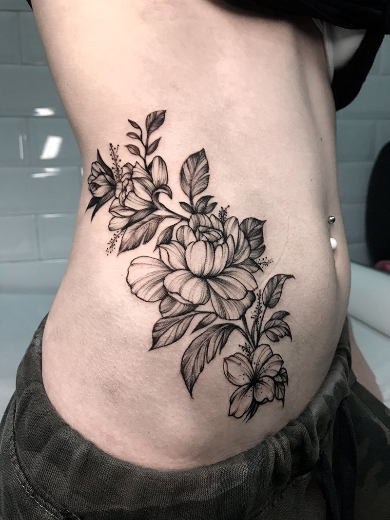 Tatuaje-floral-cadera